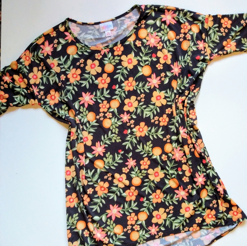 2/$10 Perfectly peach 🍑 patterned LuLaRoe Irma